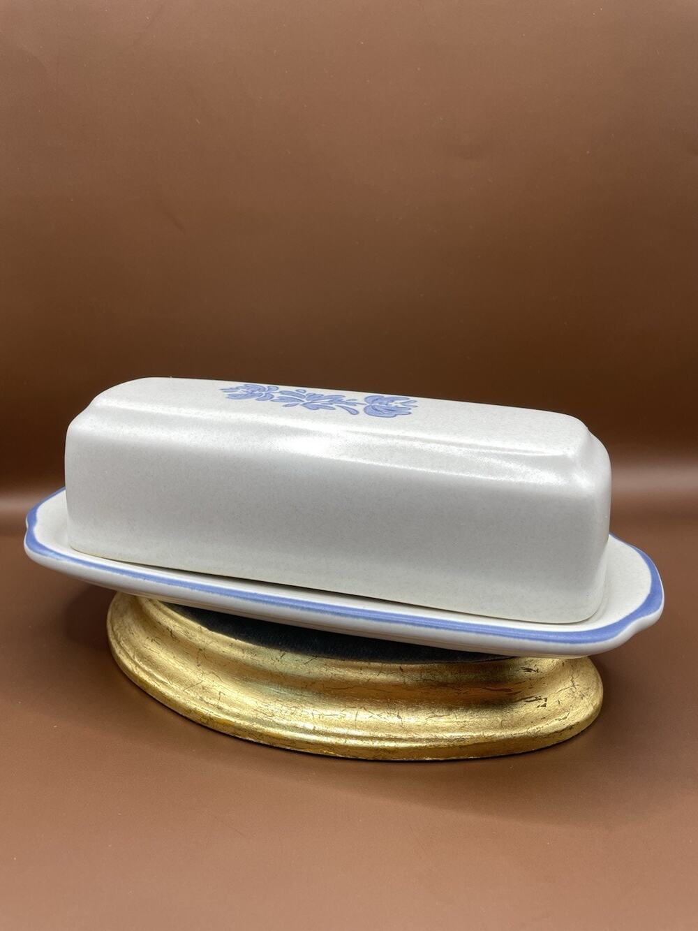 Pfaltzgraff Stoneware Yorktowne 1/4# Covered Butter Dish Made in USA Retired